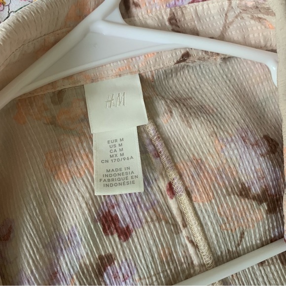 H&M Pink Floral Print Button Down Chiffon Kimono size Medium - Picture 5 of 5